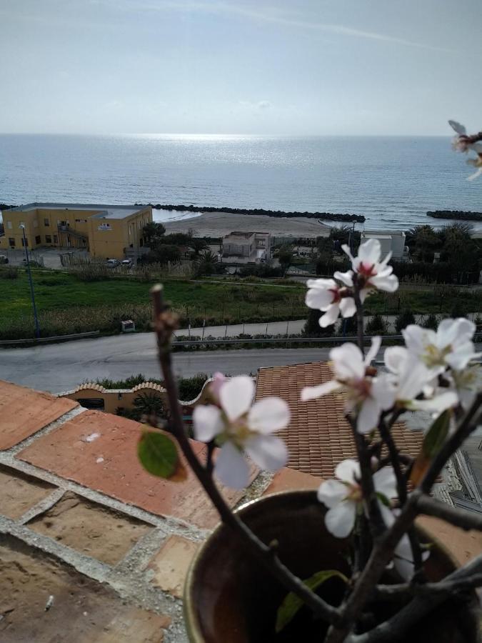 Mansarda Mare Red Apartment Шака Екстериор снимка