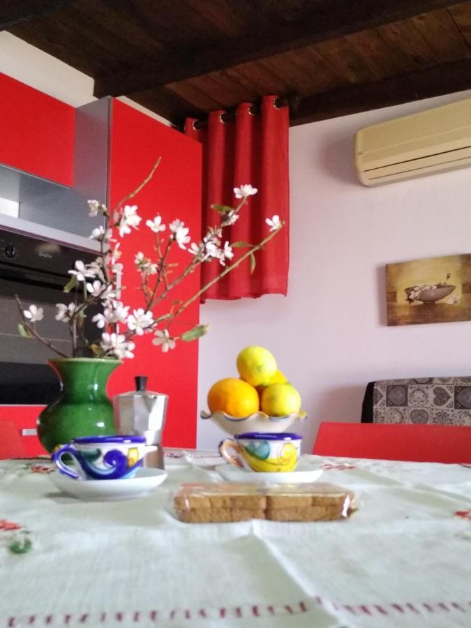 Mansarda Mare Red Apartment Шака Екстериор снимка